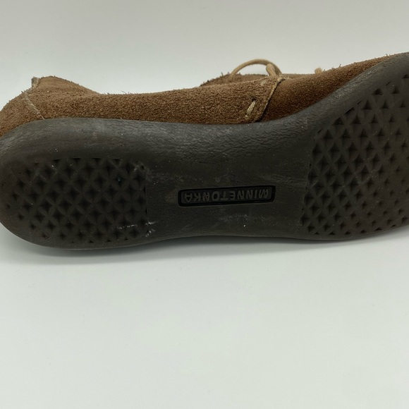 Minnetonka Moccasins Stitched Suede Lace-up Chukka Shoes - Picture 6 of 10